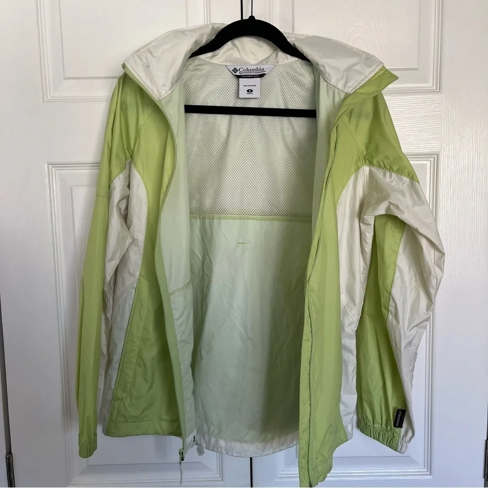 Light Green and Beige Columbia Packable Full Zip Windbreaker Jacket Size S
